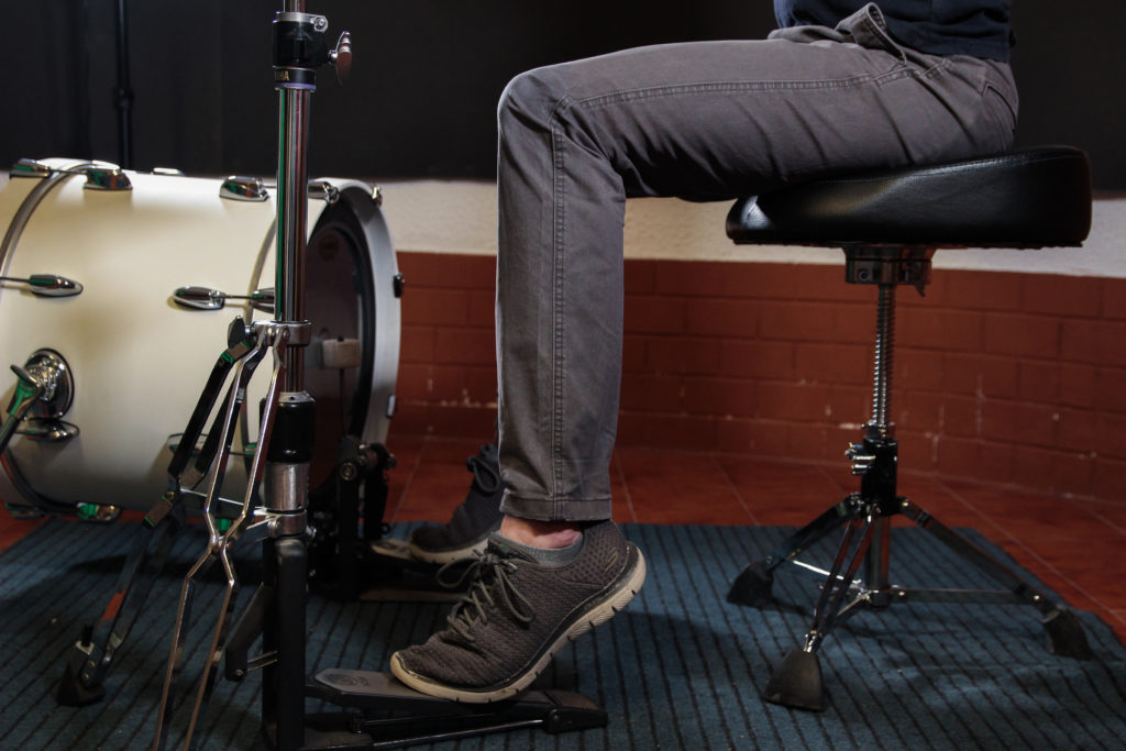 Posizione Gambe sullo sgabello della batteria